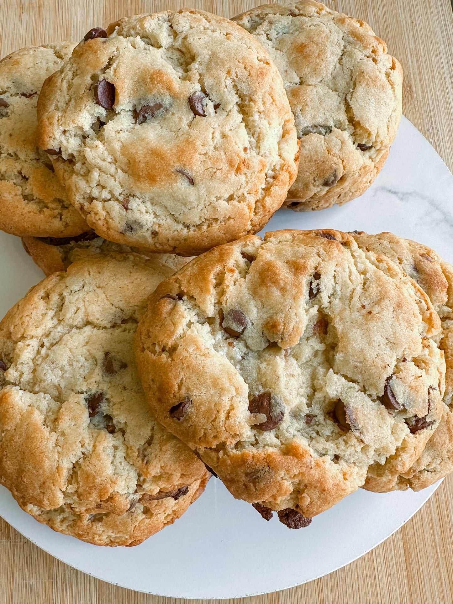 🍌If banana bread and chocolate chip cookies had a baby - Banana Choc Chip Cookies with Peanut Butter Center