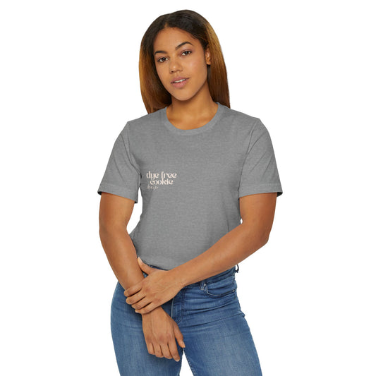 “Dye-Free Cookie Dealer” Unisex Jersey Tee – Natural Baking T-Shirt (Gray, S–3XL)
